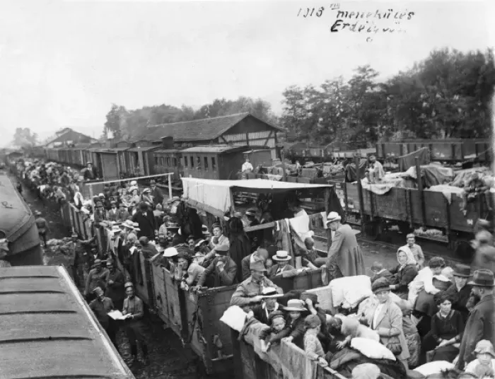 Framed Print : Armenian Refugees in open railway carriages Framed Print : Armenian Refugees in open railway carriages