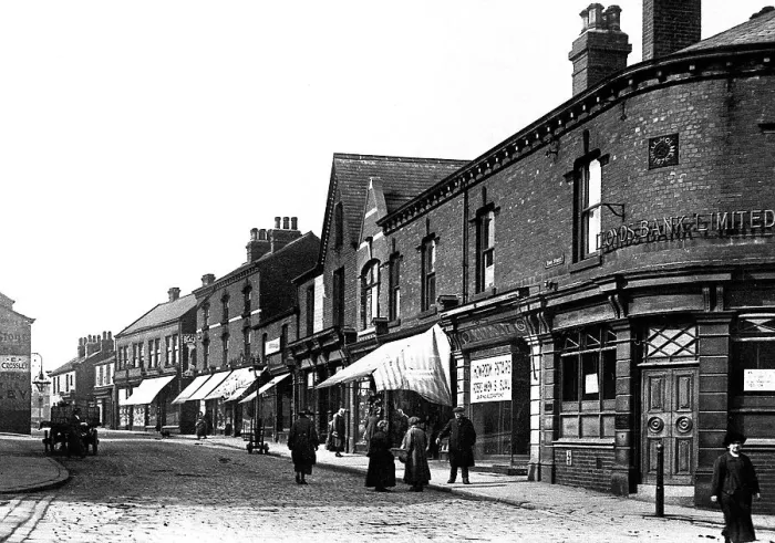 Framed Print : Armley Town Street early 1900s Framed Print : Armley Town Street early 1900s
