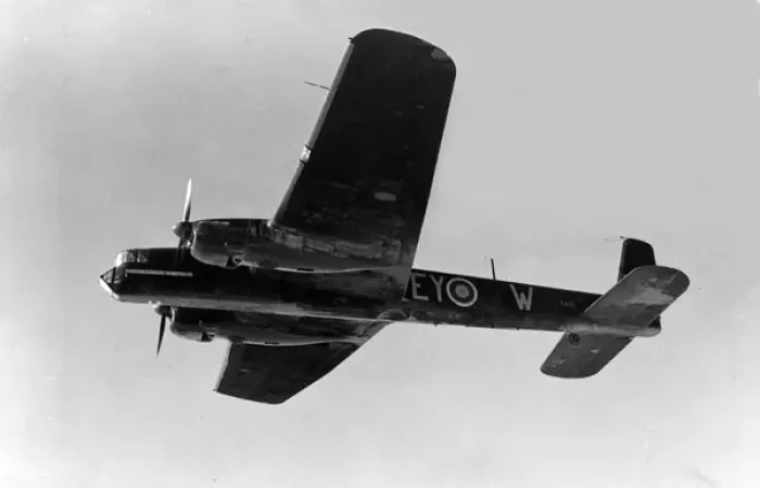 Framed Print : Armstrong Whitworth AW 38 Whitley V -already obsolete b Framed Print : Armstrong Whitworth AW 38 Whitley V -already obsolete b