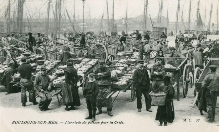 Framed Print : The arrival of the catch - Boulogne-sur-Mer Framed Print : The arrival of the catch - Boulogne-sur-Mer