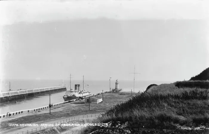 Framed Print : Arrival of the Steamer at Newhaven Framed Print : Arrival of the Steamer at Newhaven