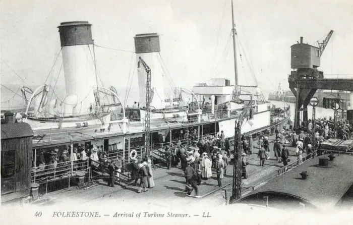 Framed Print : Arrival of the Turbine Steamer into port at Folkestone Framed Print : Arrival of the Turbine Steamer into port at Folkestone