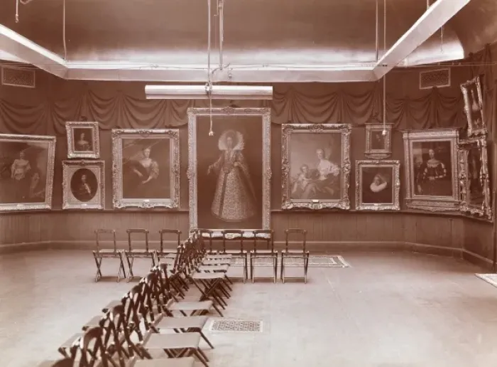 Framed Print : Art gallery