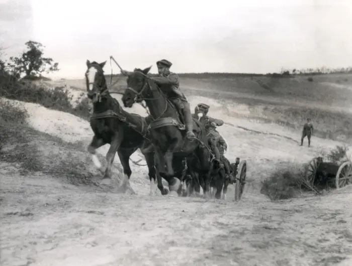 Framed Print : Artillery team on Macedonian Front, WW1 Framed Print : Artillery team on Macedonian Front, WW1