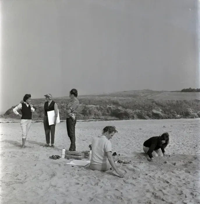Framed Print : Artists on the beach at St Ives, Cornwall Framed Print : Artists on the beach at St Ives, Cornwall