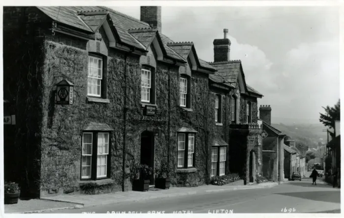 Framed Print : Arundell Arms Hotel, Lifton, Devon Framed Print : Arundell Arms Hotel, Lifton, Devon