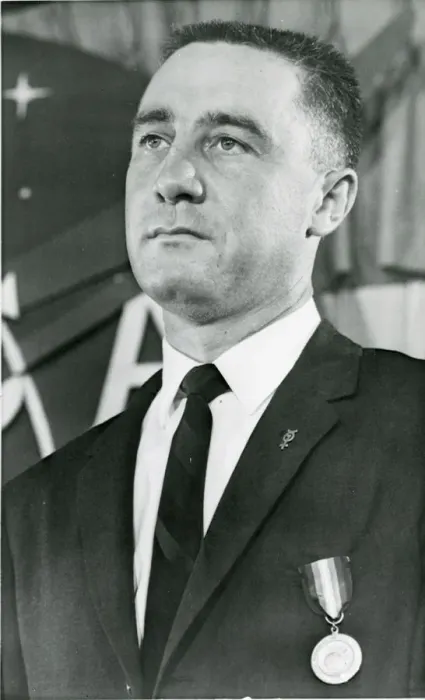 Framed Print : Astronaut Virgil ?Gus? Grissom wearing the NASA Disting? Framed Print : Astronaut Virgil ?Gus? Grissom wearing the NASA Disting?