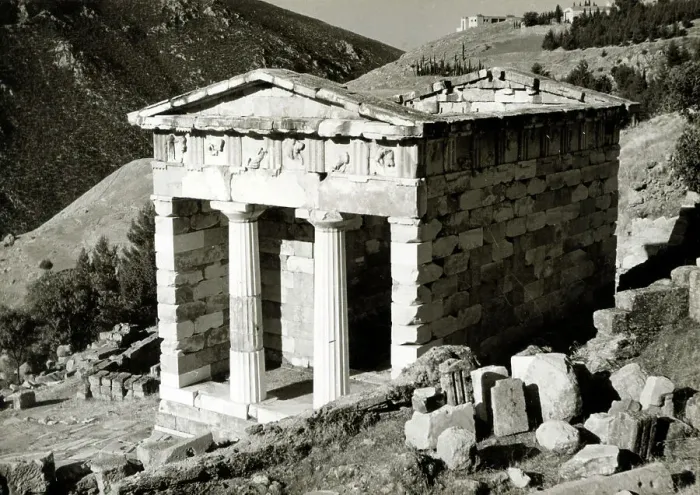 Framed Print : The Athenean Treasury at Delhi, Greece Framed Print : The Athenean Treasury at Delhi, Greece