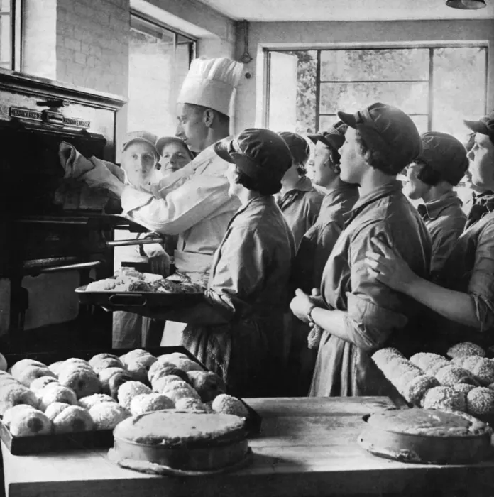 Framed Print : ATS - new Army cooks in training, 1939 Framed Print : ATS - new Army cooks in training, 1939
