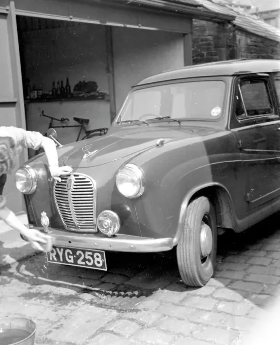 Framed Print : Austin A35 Countryman RYG 258 Framed Print : Austin A35 Countryman RYG 258