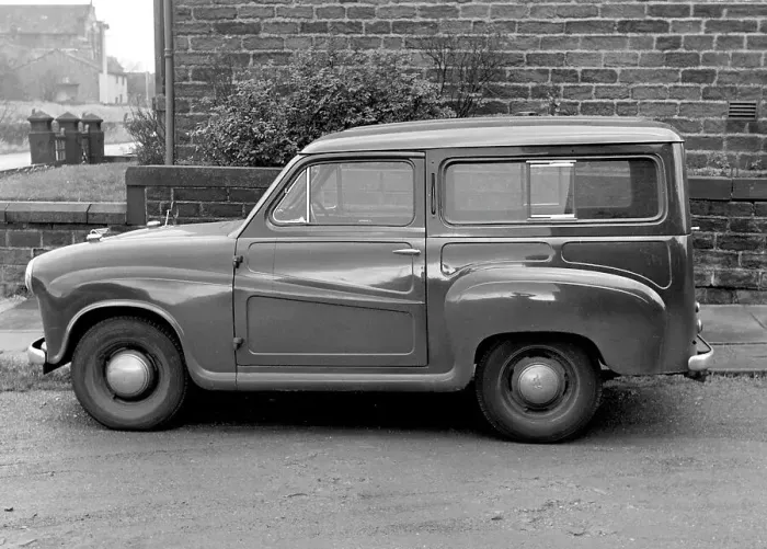 Framed Print : Austin A35 Countryman RYG 258 Framed Print : Austin A35 Countryman RYG 258