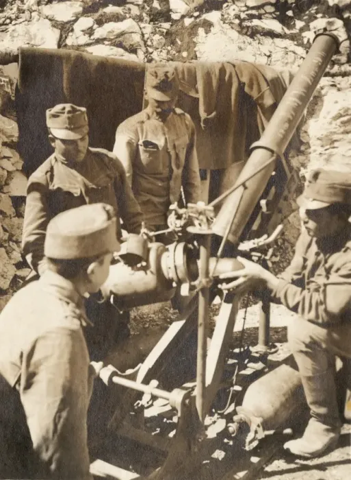 Framed Print : Austrian gunners loading 12cm trench mortar, WW1 Framed Print : Austrian gunners loading 12cm trench mortar, WW1