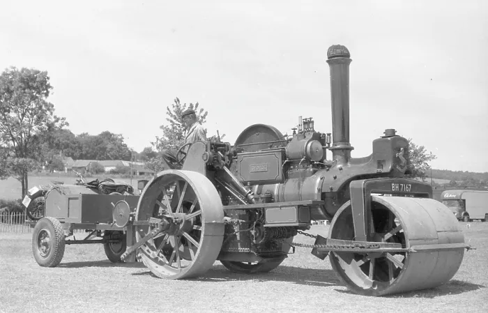 Framed Print : Aveling and Porter Road Roller number: 9008, George Framed Print : Aveling and Porter Road Roller number: 9008, George