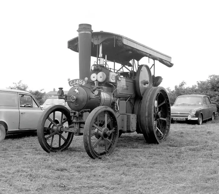Framed Print : Aveling & Porter Tractor number: 9228, Barbara Framed Print : Aveling & Porter Tractor number: 9228, Barbara