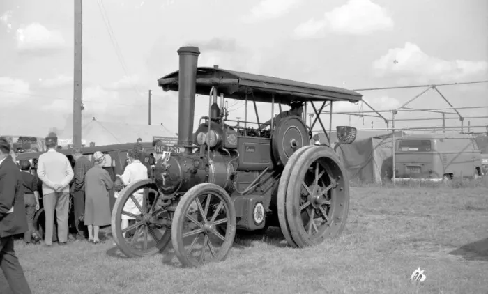 Framed Print : Aveling and Showmans Convertible Tractor Emma KE 1290 Framed Print : Aveling and Showmans Convertible Tractor Emma KE 1290