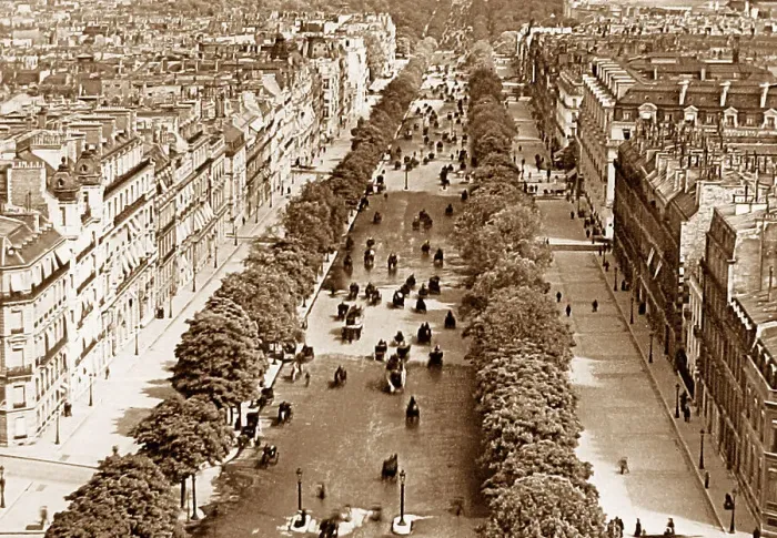 Framed Print : Avenue des Champs Elysees, Paris, France Framed Print : Avenue des Champs Elysees, Paris, France