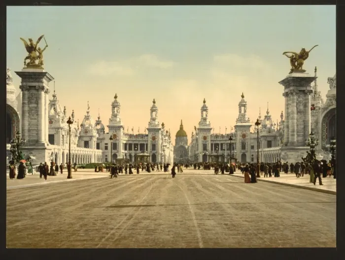 Framed Print : Avenue Nicholas II, looking towards the Dome of the Invalide Framed Print : Avenue Nicholas II, looking towards the Dome of the Invalide