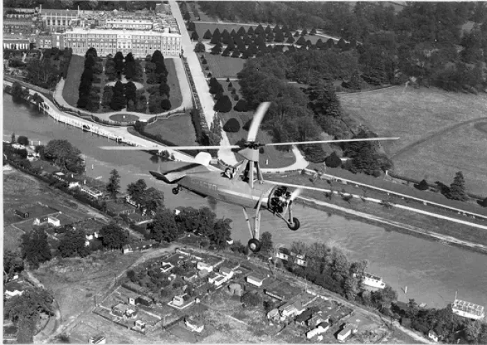 Framed Print : Avro 671 Cierva C30A G-ACWO over Hampton Court Framed Print : Avro 671 Cierva C30A G-ACWO over Hampton Court
