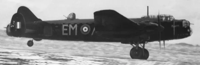 Framed Print : Avro 679 Manchester 1 / I Framed Print : Avro 679 Manchester 1 / I