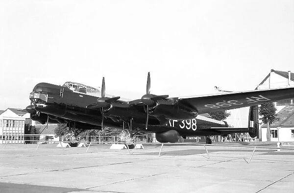 Avro 694 Lincoln B. 2 8376M - RF398