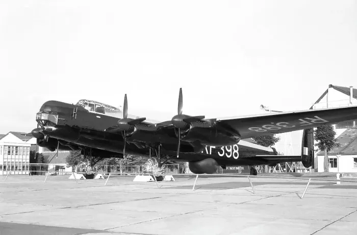 Framed Print : Avro 694 Lincoln B. 2 8376M - RF398 Framed Print : Avro 694 Lincoln B. 2 8376M - RF398