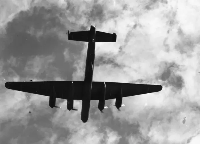 Framed Print : Avro Lancaster Mk. IV - Avro Lincoln prototype PW925 Framed Print : Avro Lancaster Mk. IV - Avro Lincoln prototype PW925