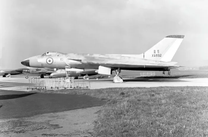 Framed Print : Avro Vulcan B.1 7748M - XA892 - 16 Framed Print : Avro Vulcan B.1 7748M - XA892 - 16