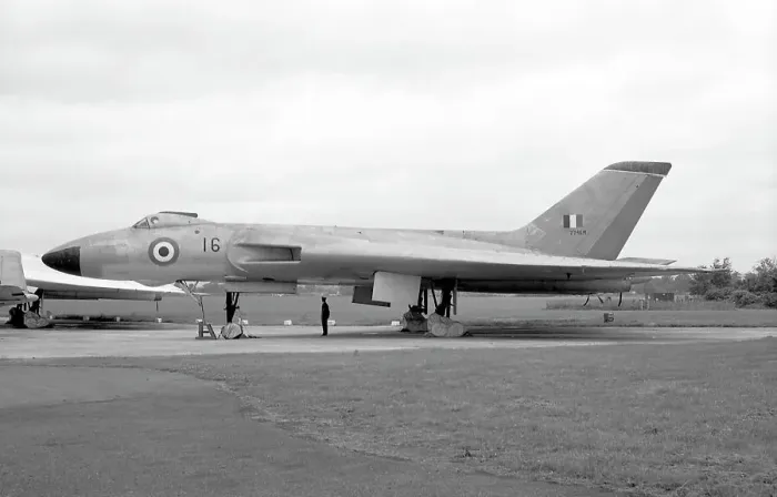 Framed Print : Avro Vulcan B.1 7748M - XA892 - 16 Framed Print : Avro Vulcan B.1 7748M - XA892 - 16