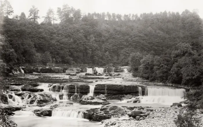 Framed Print : Aysgarth Waterfall, upper fall, Wensleydale, Yorkshire Framed Print : Aysgarth Waterfall, upper fall, Wensleydale, Yorkshire