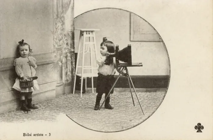 Framed Print : Baby Artist - A (very) youthful photographer and his subject Framed Print : Baby Artist - A (very) youthful photographer and his subject