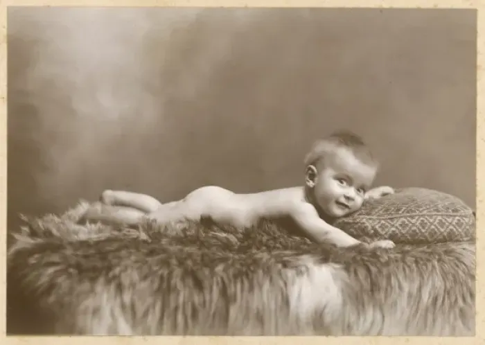 Framed Print : Baby on Rug  /  Midget C1909
