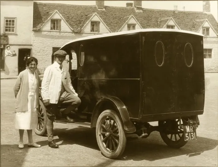 Framed Print : Bakers Delivery Van 1, Malmesbury, Wilts (No livery) Framed Print : Bakers Delivery Van 1, Malmesbury, Wilts (No livery)