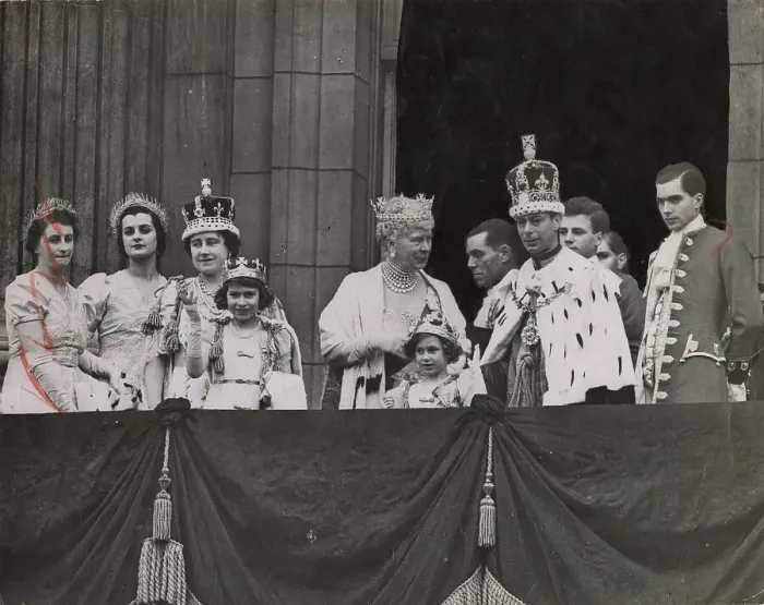 Framed Print : Balcony Scene After Coronation of King George VI Framed Print : Balcony Scene After Coronation of King George VI
