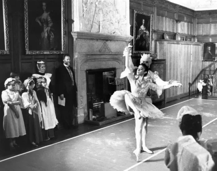 Framed Print : Ballet dancers at Lanhydrock House, Cornwall Framed Print : Ballet dancers at Lanhydrock House, Cornwall