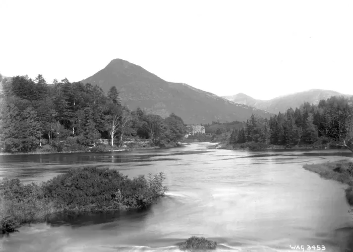 Framed Print : Ballynahinch lake and Benlettery in Connemara Framed Print : Ballynahinch lake and Benlettery in Connemara