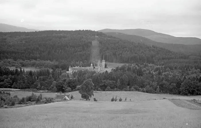 Framed Print : Balmoral Castle - owned by Queen Elizabeth II Framed Print : Balmoral Castle - owned by Queen Elizabeth II