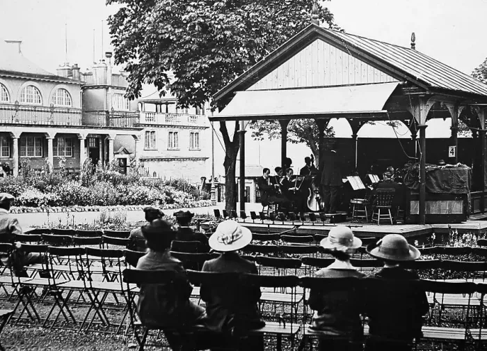 Framed Print : The Bandstand, Dunoon, early 1900s Framed Print : The Bandstand, Dunoon, early 1900s