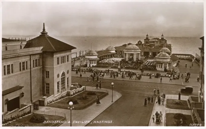 Framed Print : The Bandstand and Pavilion, Hastings, East Sussex Framed Print : The Bandstand and Pavilion, Hastings, East Sussex