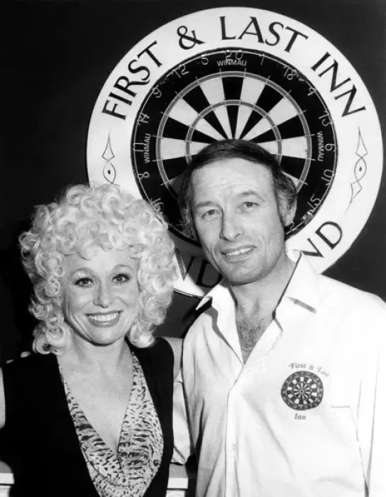 Framed Print : Barbara Windsor at Darts Marathon, Cornwall Framed Print : Barbara Windsor at Darts Marathon, Cornwall