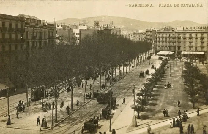 Framed Print : Barcelona, Spain - Plaza de Cataluna Framed Print : Barcelona, Spain - Plaza de Cataluna