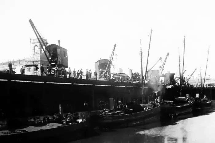 Framed Print : Barges laden with soap, Port Sunlight, early 1900s Framed Print : Barges laden with soap, Port Sunlight, early 1900s