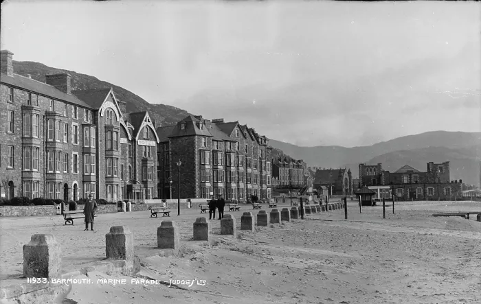 Framed Print : Barmouth Marine Parade Framed Print : Barmouth Marine Parade