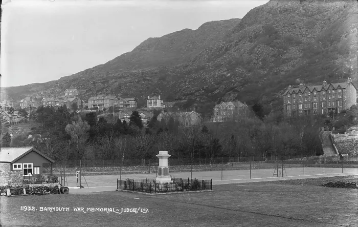 Framed Print : Barmouth War Memorial Framed Print : Barmouth War Memorial