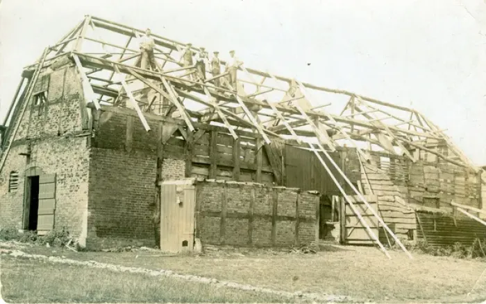 Framed Print : Barn Construction, Thought to be at Bromsberrow, Herefordshi Framed Print : Barn Construction, Thought to be at Bromsberrow, Herefordshi