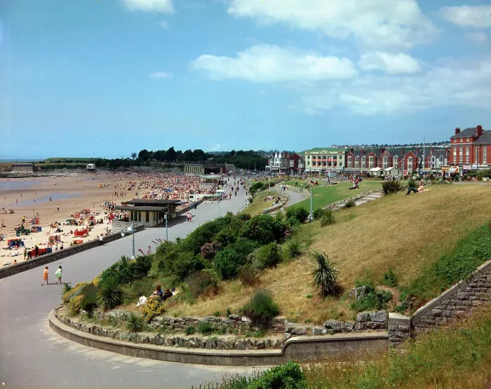 Framed Print : Barry Island - The promenade Framed Print : Barry Island - The promenade