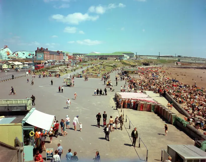 Framed Print : Barry Island - The promenade Framed Print : Barry Island - The promenade