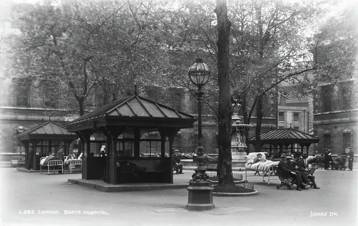 Framed Print : Barts Hospital Courtyard Framed Print : Barts Hospital Courtyard