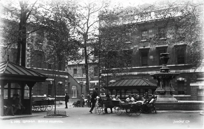 Framed Print : Barts Hospital Courtyard Framed Print : Barts Hospital Courtyard