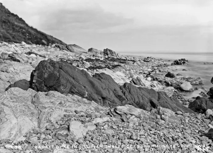 Framed Print : Basalt Dyke in Silurian Shales, Glasdrummond Co. Down Framed Print : Basalt Dyke in Silurian Shales, Glasdrummond Co. Down
