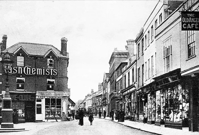 Framed Print : Basingstoke, London Street Framed Print : Basingstoke, London Street